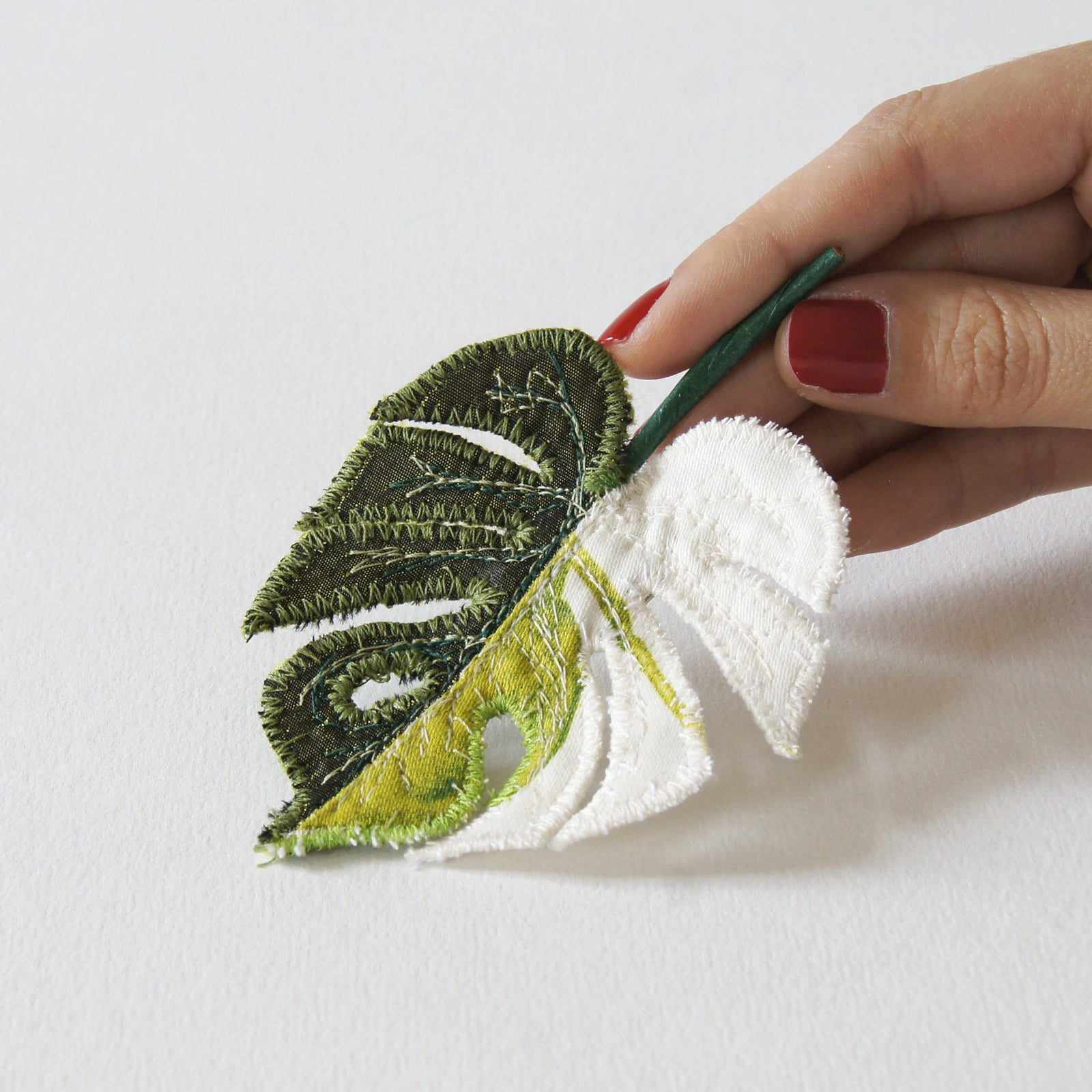 Monstera deliciosa brooch, Tropical leaf jewelry