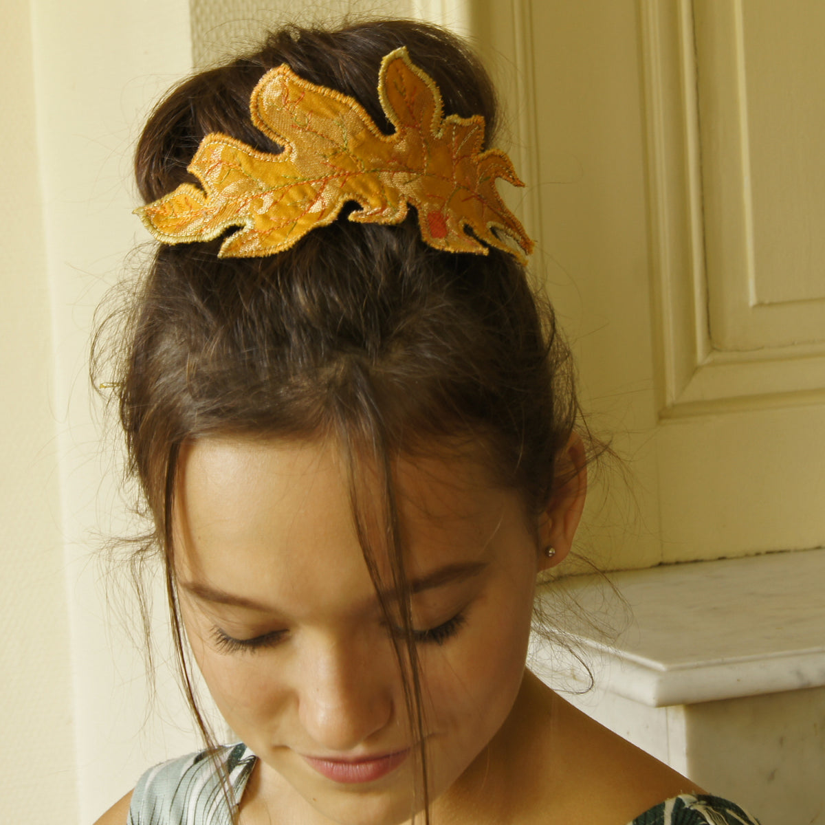 Acanthus Leaf Bun Wrap Botanical Accessory