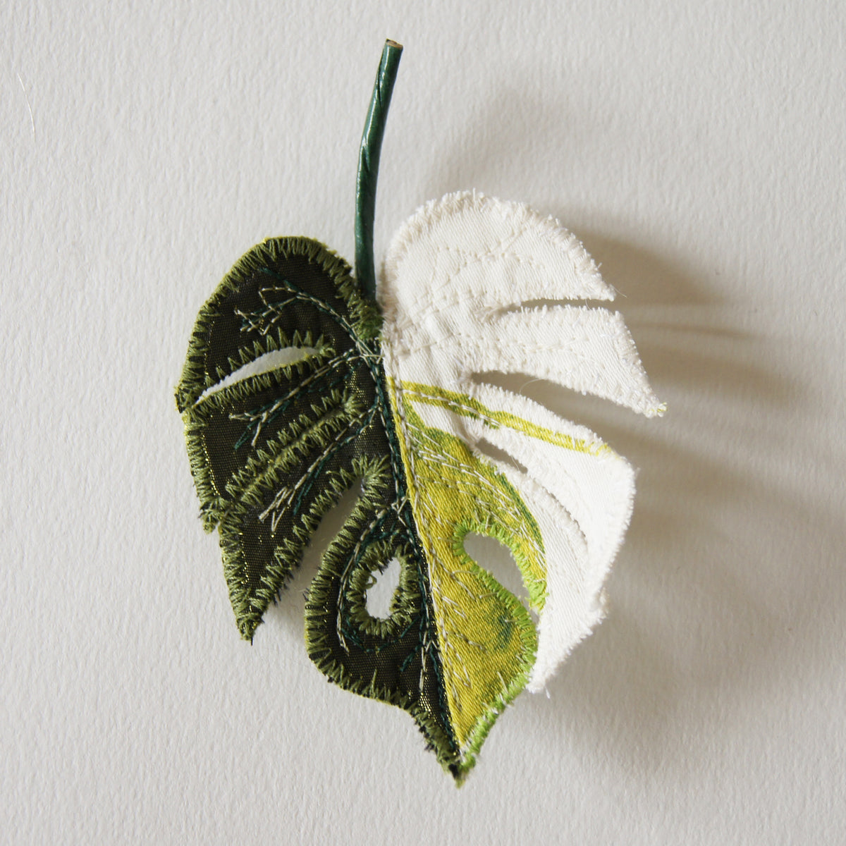 Monstera deliciosa brooch, Tropical leaf jewelry
