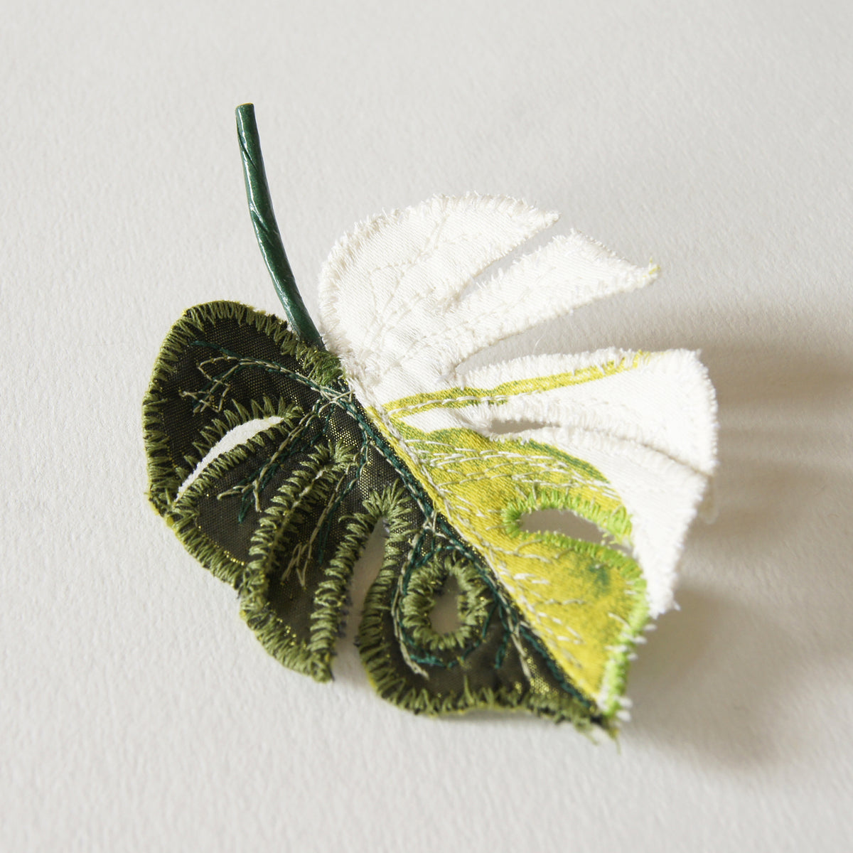 Monstera deliciosa brooch, Tropical leaf jewelry