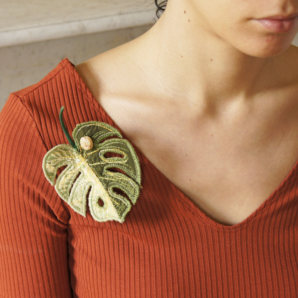 Monstera deliciosa brooch, Textile Jewelry
