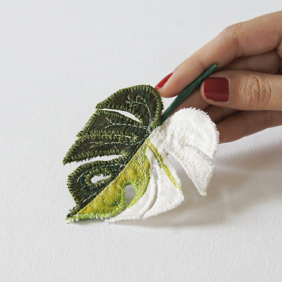 Monstera deliciosa brooch, Tropical leaf jewelry