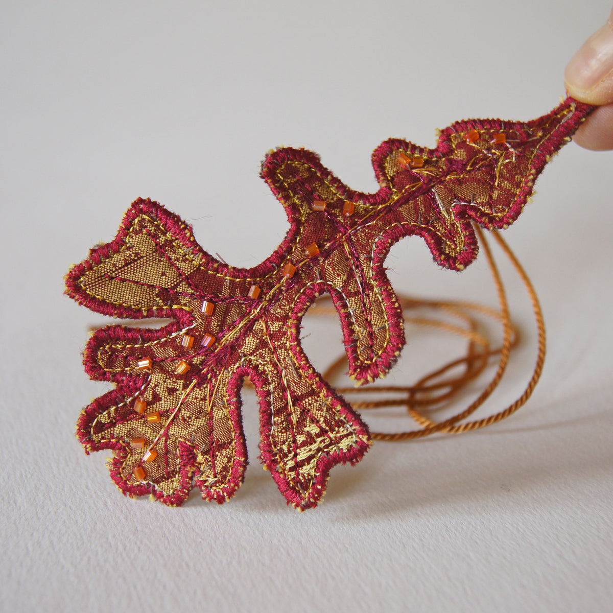 Red Oak leaf bun wrap