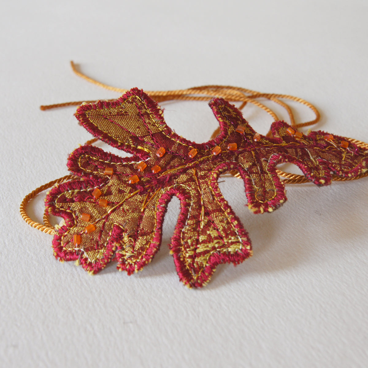 Red Oak leaf bun wrap