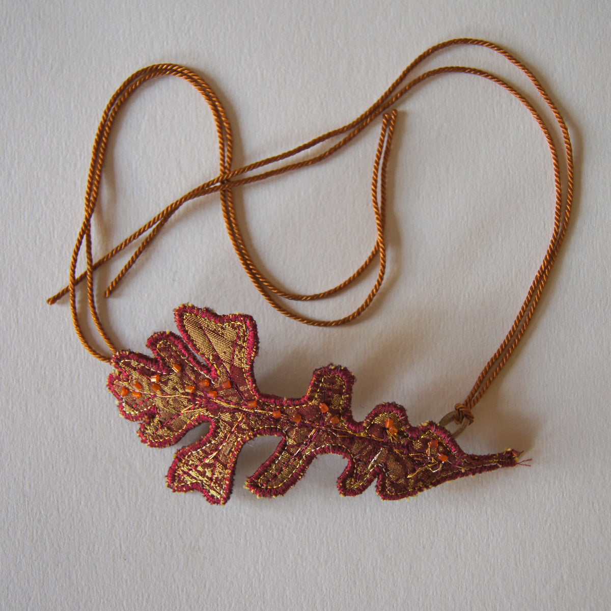 Red Oak leaf bun wrap