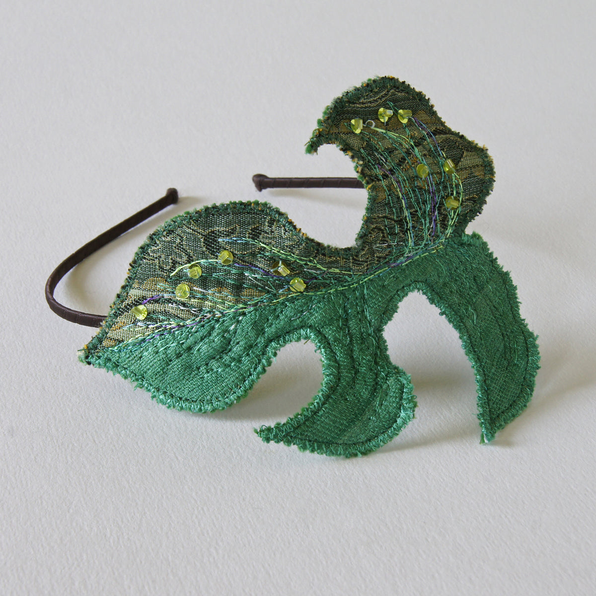 Rhaphidophora tetrasperma leaf headband in green silk and brocade