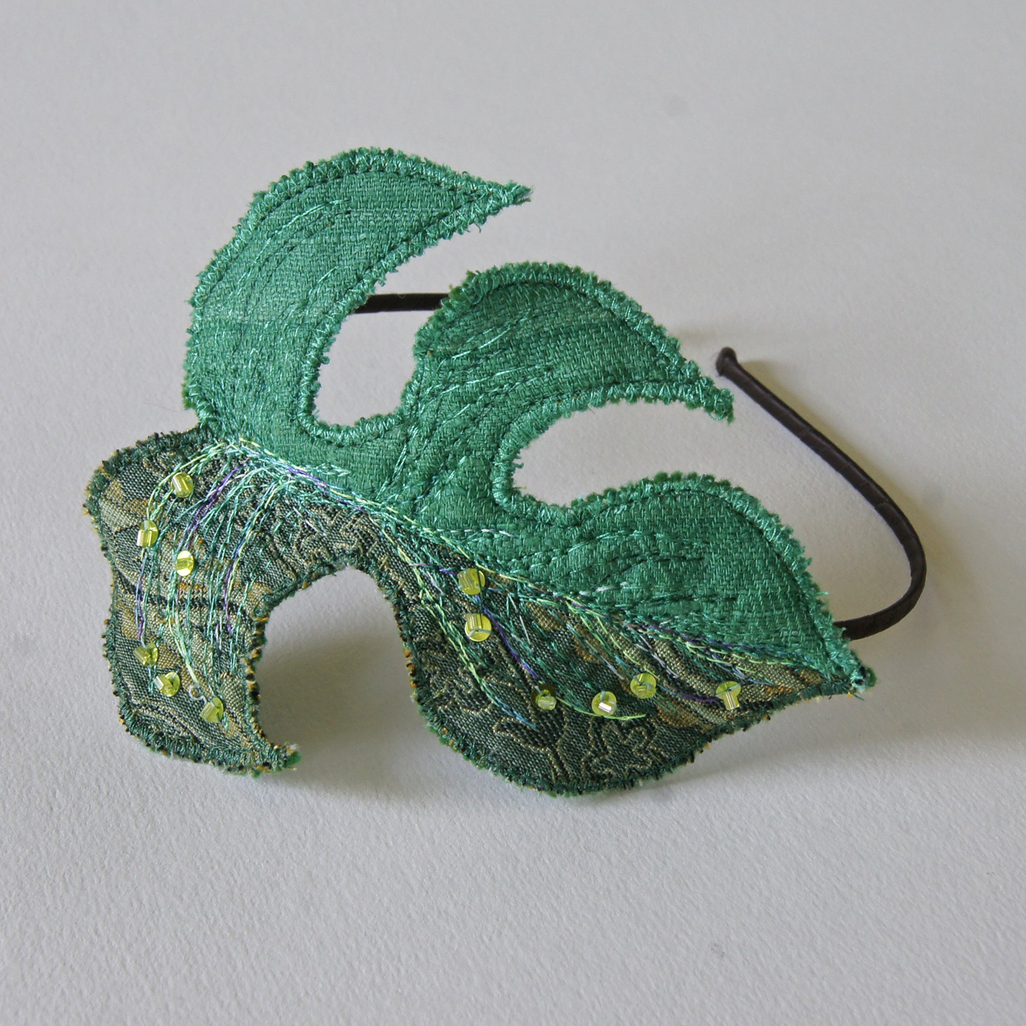 Rhaphidophora tetrasperma leaf headband in green silk and brocade