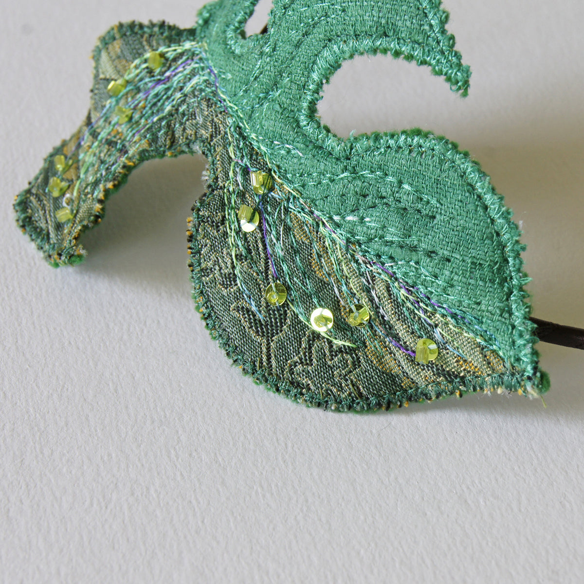 Rhaphidophora tetrasperma leaf headband in green silk and brocade