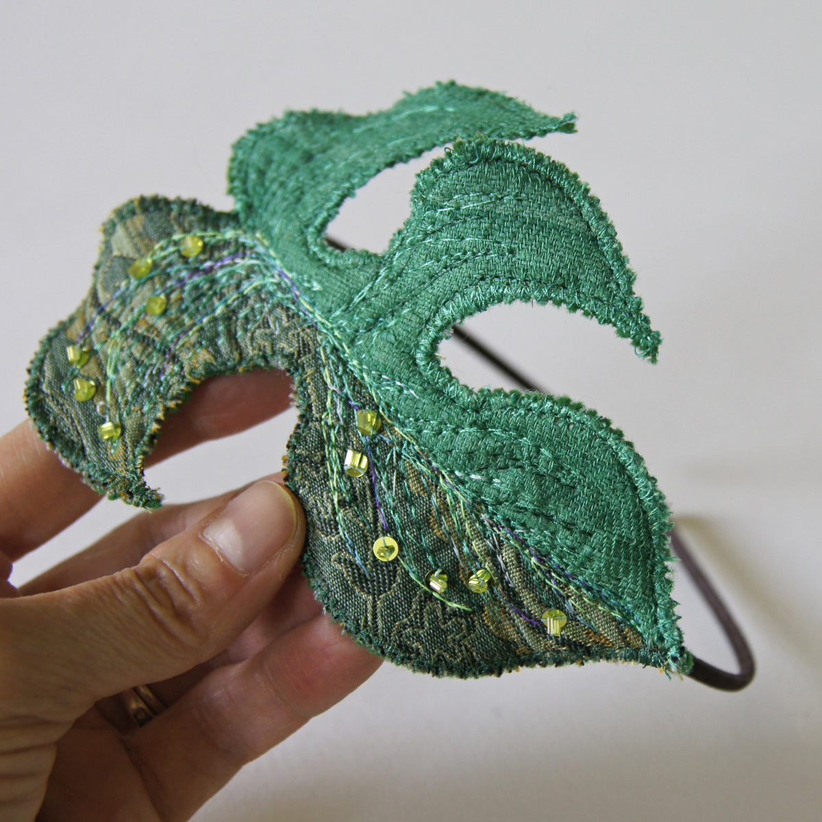 Rhaphidophora tetrasperma leaf headband in green silk and brocade