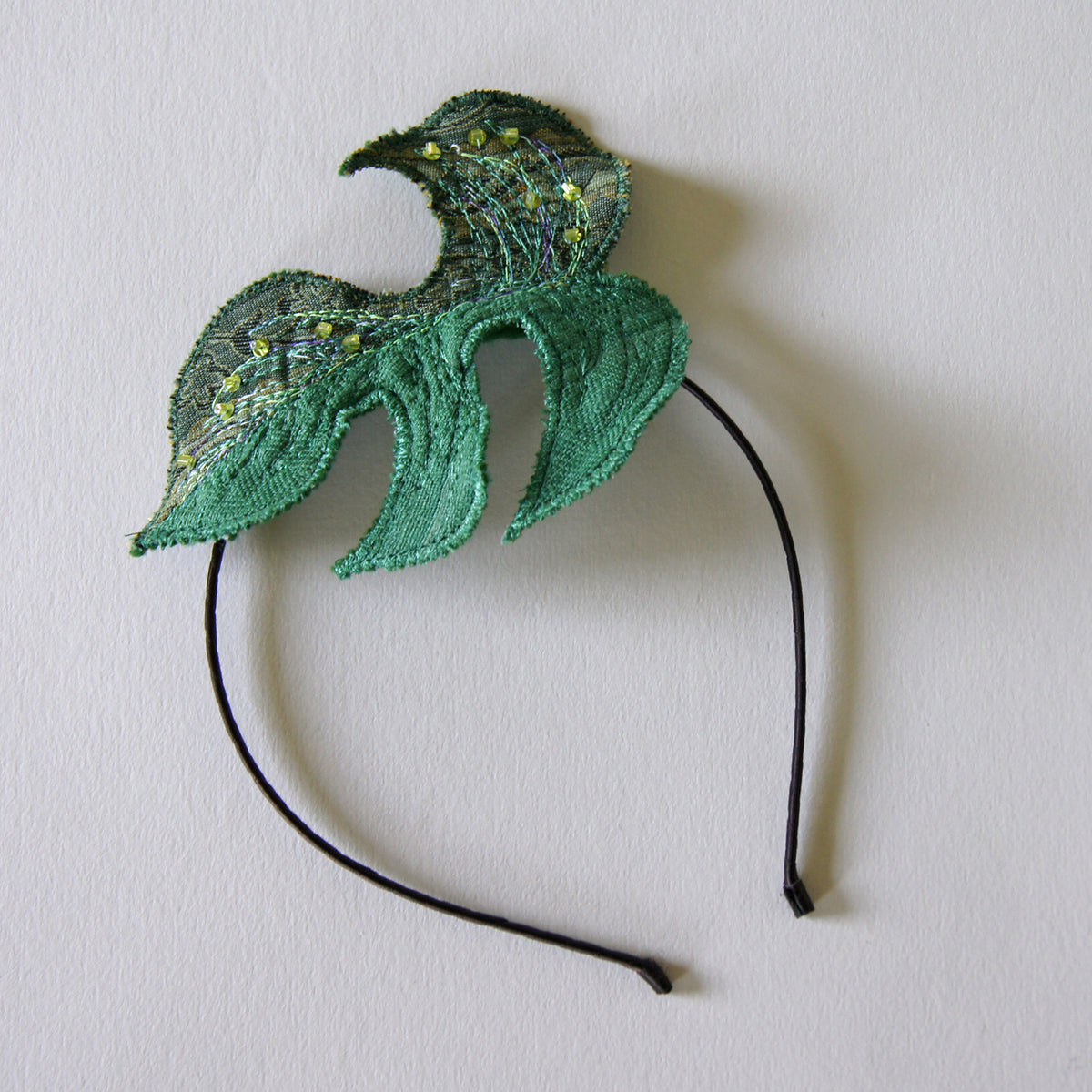 Rhaphidophora tetrasperma leaf headband in green silk and brocade